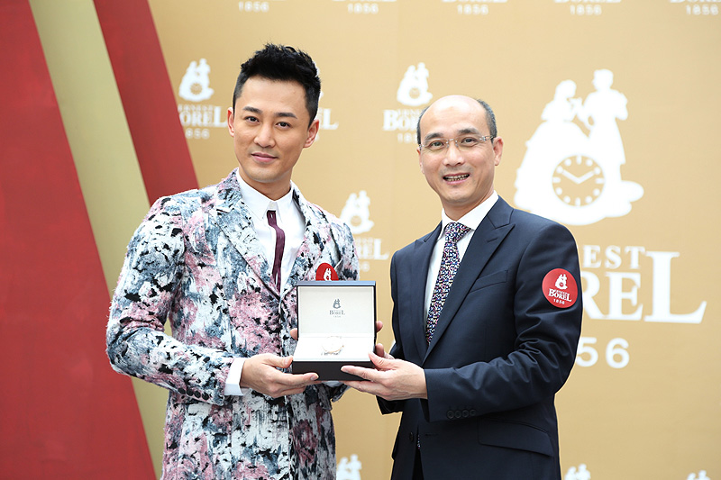 Raymond Lam Shows up in Quanzhou, Interpreting Romantic Vintage Charm